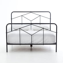 Carrie Bed