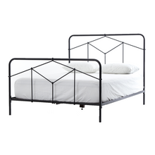Carrie Bed